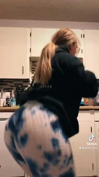 Too much booty 😈