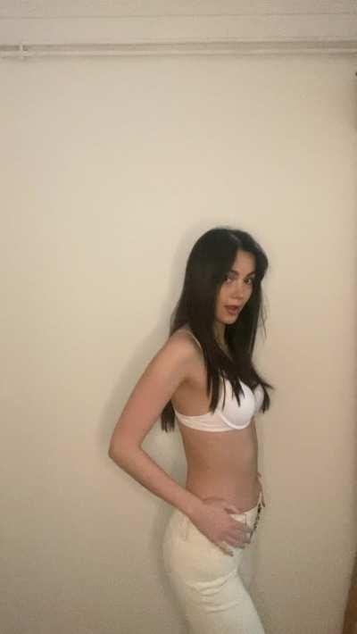 I need a volunteer to breed my busty body to prevent the extinction of gingers