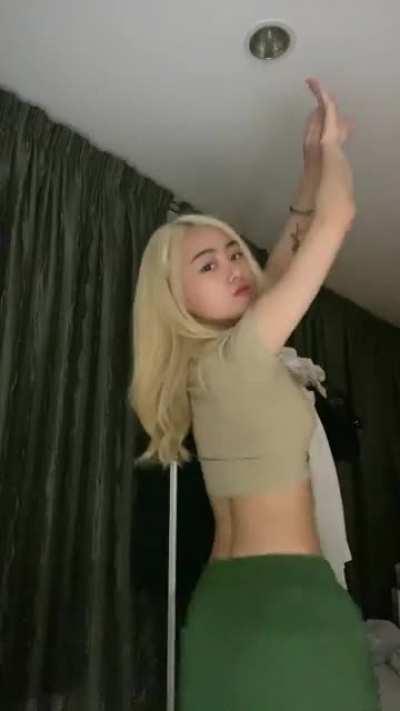 Cute, tight and fit babe 🤩🥰