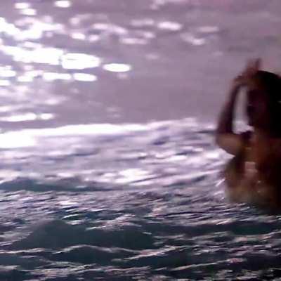 Salma Hayek showing off her body