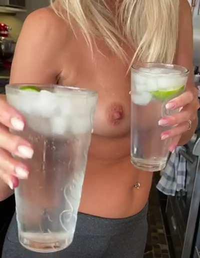 Get yourself a goofy girl! Happy milfy Monday (f)50