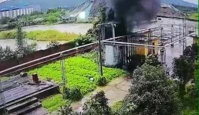 D or V? Explosion, but soft landing on vegetation.