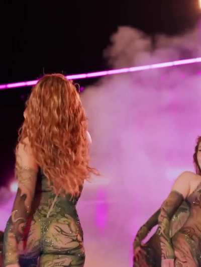 Mami Shakira making sexy moves 🔥🍑