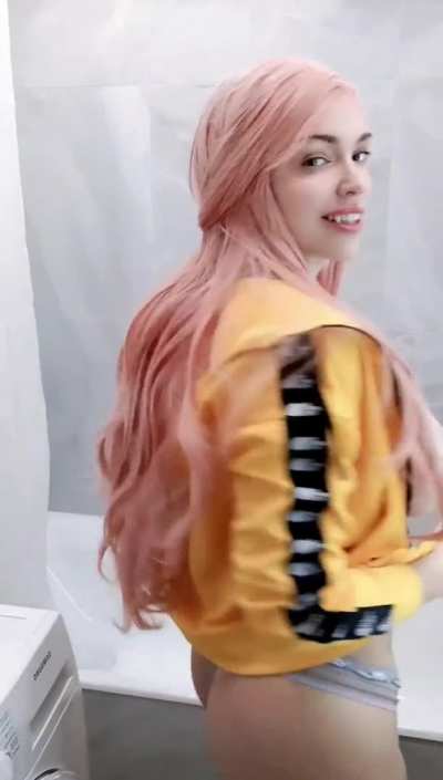 Octokuro Showing Her Assets