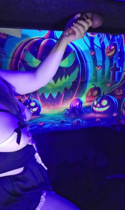 I hope he likes how I decorate for Halloween🎃👻