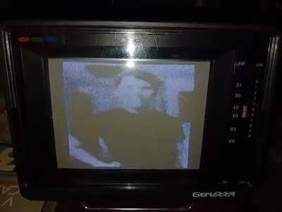 i bought a new tv and this keeps happening, does anyone know whats going on? 