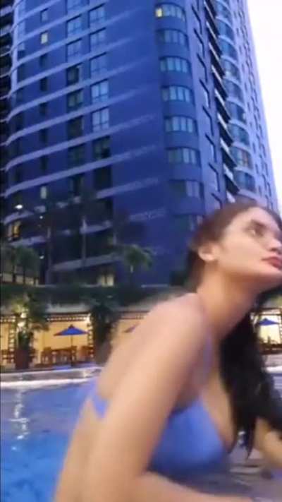 Pia Wurtzbach almost slipping.