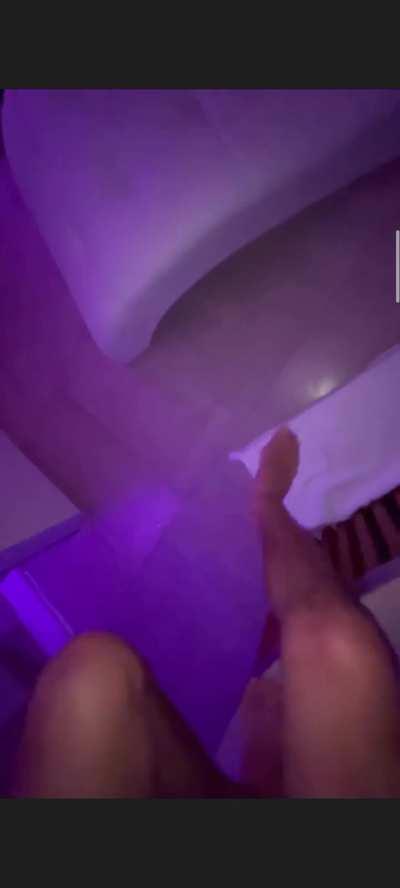 Celé videjko jak mě vyšukal ve vířivce najdeš na mém 🆓 ofikuu 😇💞 (link v comm💦)