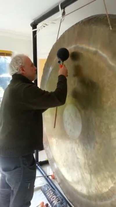 So it doesn't just go Dong then!! This guy is crazy