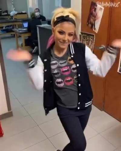 Alexa Cute Pose! 🖤