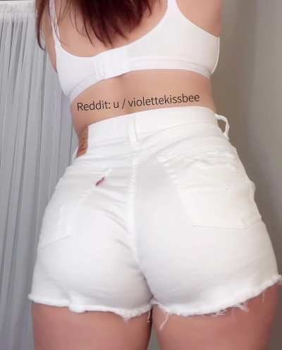 Tight white jean shorts make summer even hotter 