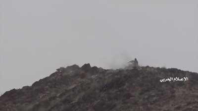 Houthi forces attack ISIS positions in Qaifa region including a head on head combat moment at 1:45. Video released on Aug 23, 2020.