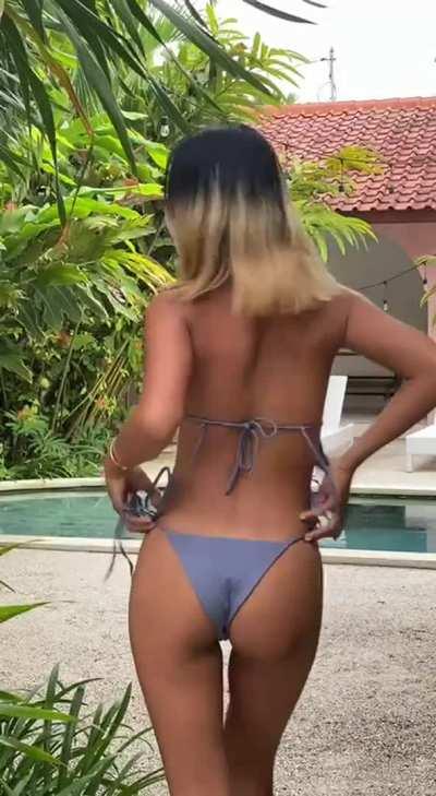 Would you leave me wander around your house like this ?