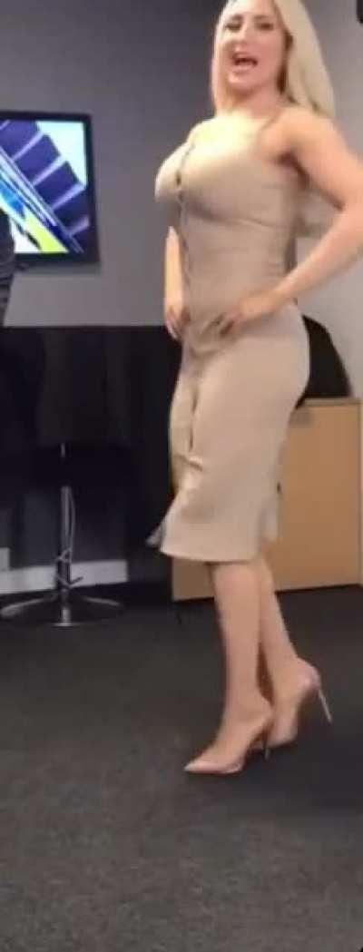 She one million percent knows what she’s doing 🍑 and I don’t mean dancing🤣