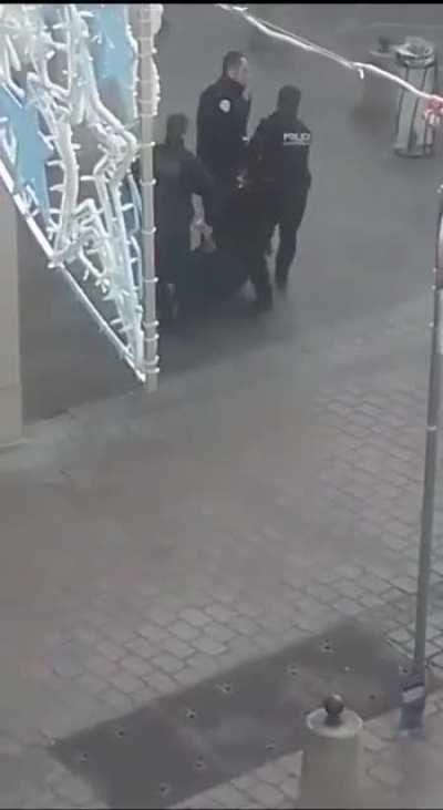 Update on the woman who set fire to a bank: she got put in custody by 2 (then 3) police officers as firefighters attempt to keep the blaze in check