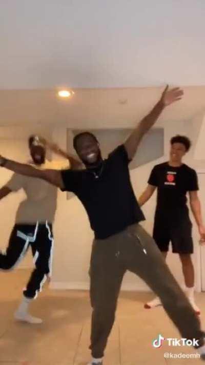 Infelizmente eu dei risadas de um vídeo de Tiktok....