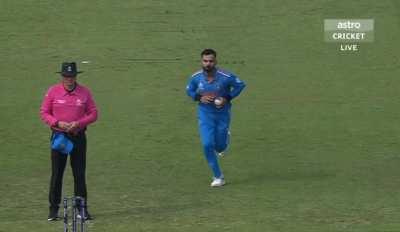Right arm quick bowler Virat Kohli bowling 🥰