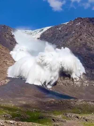 Avalanche at Jukku Pass, Kyrgyzstan