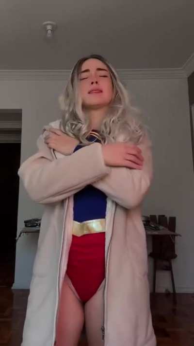 Supergirl and her fur jacket (nerokowu)