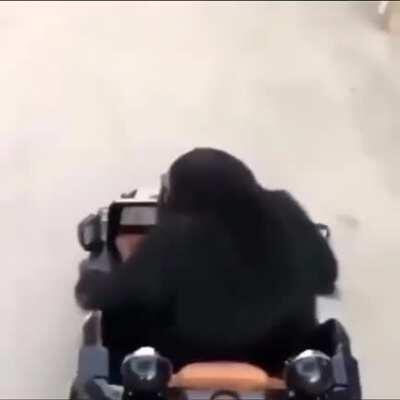 Wtf? Re fachero el admin en su Ferrari.