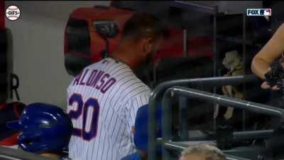 [Highlight] Pete Alonso takes out some frustration on his helmet.