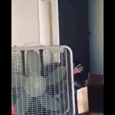 Dumbass getting some tinnitus