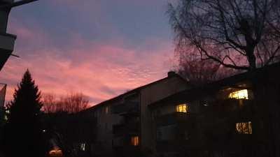 A timelapse of the stunning red sky. By the end it almost has Stranger Things vibes. Captured with an S9 phone in Altstetten.