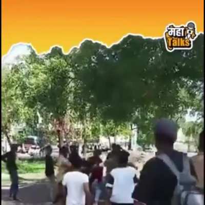 GF ke sath pakda gaya 