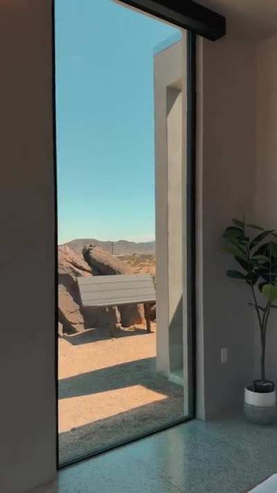 The cubism of the work invites you to explore its interior despite being in an architectural context that is different from the usual