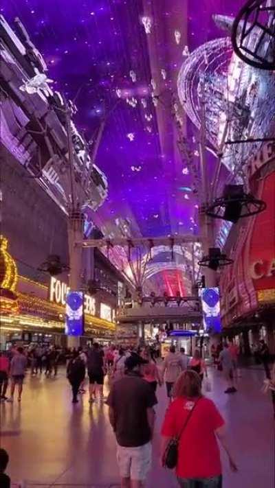 lucked out with this vid on Freemont St