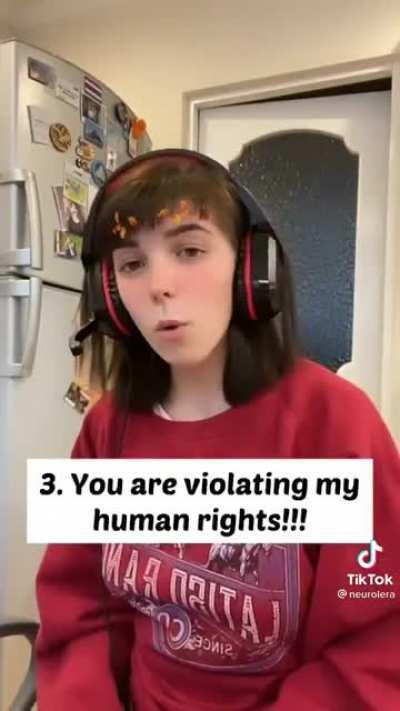 Russian girl's tips to pro-Navalny protesters on how to pretend to be confused American tourists when cops show up