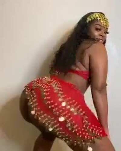 Never thought I would see Kakey in a bellydancer outfit, fuckk