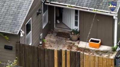 Jacksonville police shoot man who pointed rifle