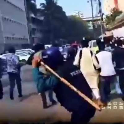 Polise Emir Kulu demeniz için polisin böyle olması lazım!