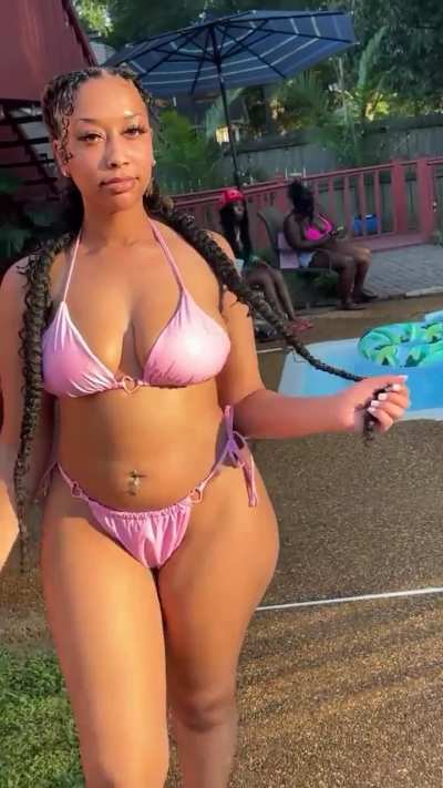 Memphis Baddie (@dee_teall)