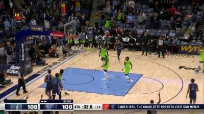 [Highlight] Ja splashes the three for the lead