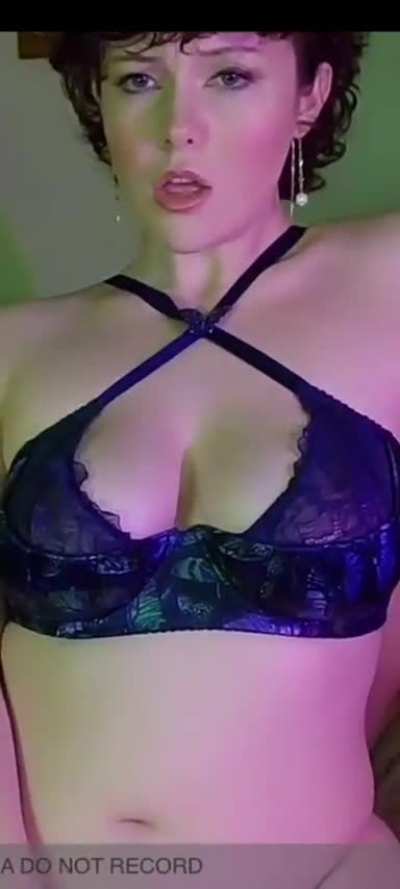 Sublovergirl nip tease