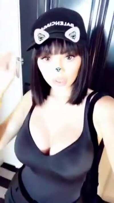 She’s Been Busty Since Forever! Omg 😍😳