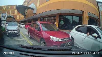 Question about Malaysian road etiquette (but then do we even have one? Lol).