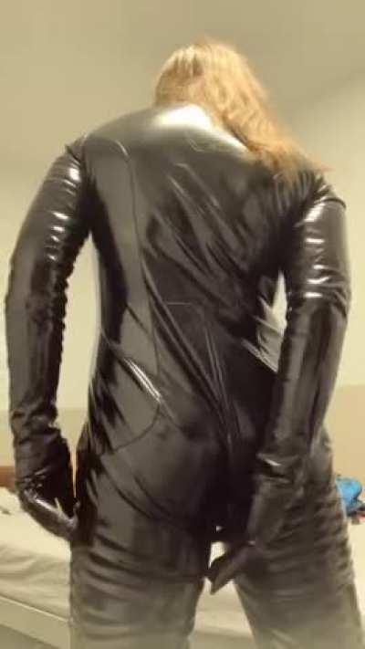 Sealing myself in 🖤