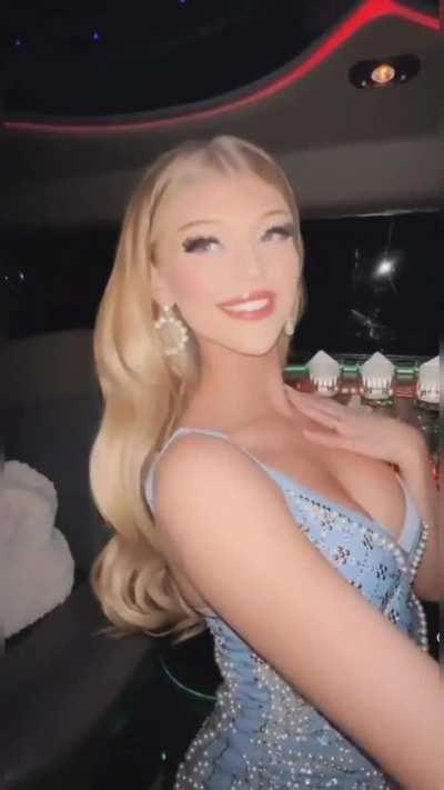 Fuck she's so gorgeous 