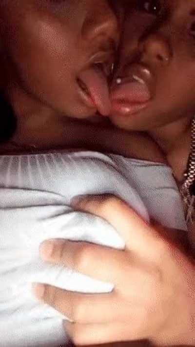 Gimme that titty n tongue