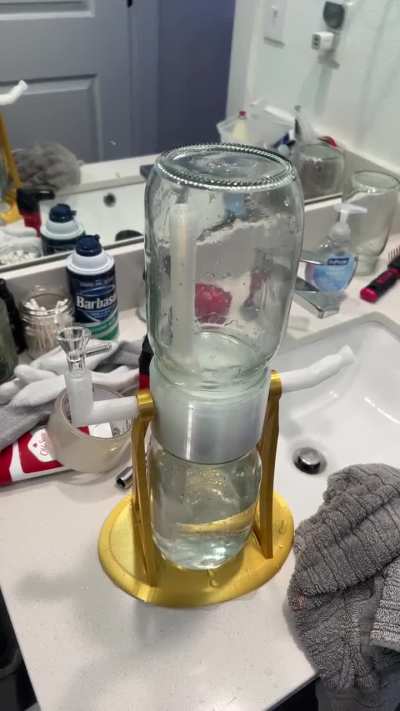 3d printed gravity bong spraying water out the output