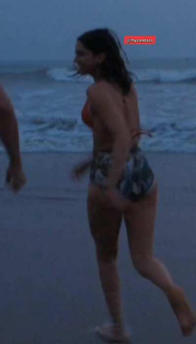 Deepika Padukone booty 🍑🍑🍑