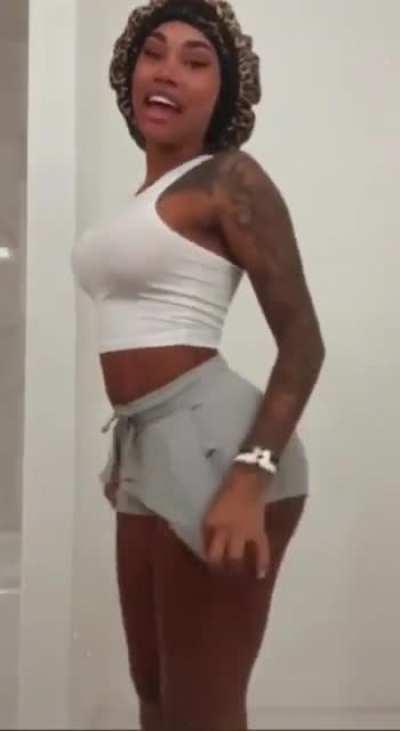 Jania meshell clapping 👏🏾