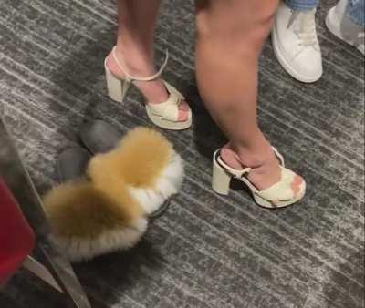 Fuck I need to worship every inch of those legs and feet 😵‍💫😵‍💫😵‍💫