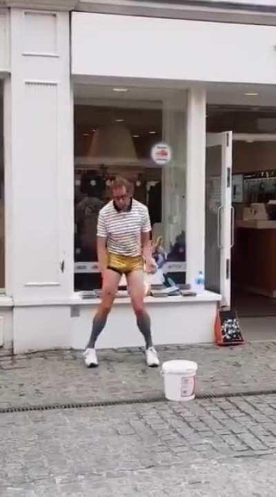 Aliens love golden hot pants