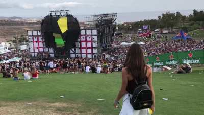 Big crowds always make me want to flash