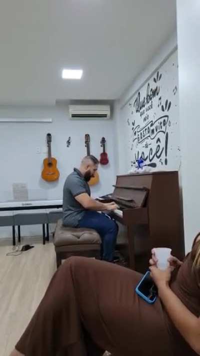My first time playing for a group of people (4 months of piano practice)