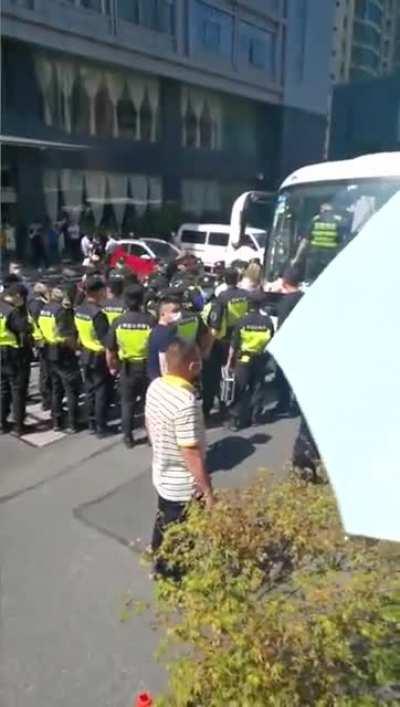 拿下南京城，一人一个女学生！